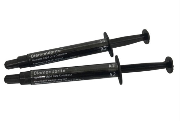 Даймондбрайт Флоу / Diamondbrite Flowable (A3.5) - жидкотекучий микрогибридный композит свотового отверждения (1шпр*2г), Diamondbrite / США